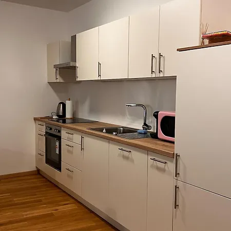 Iconic Historic 3br - Balcony, Wifi & Netflix Klosterneuburg