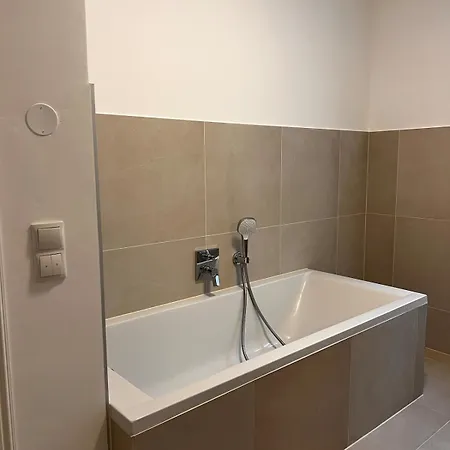 Appartement Iconic Historic 3br - Balcony, Wifi & Netflix Klosterneuburg