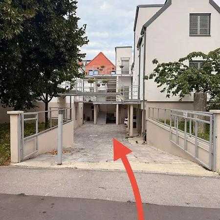 Iconic Historic 3br - Balcony, Wifi & Netflix *