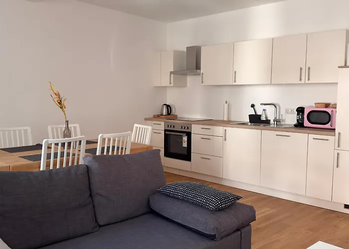 Iconic Historic 3br - Balcony, Wifi & Netflix Lägenhet *