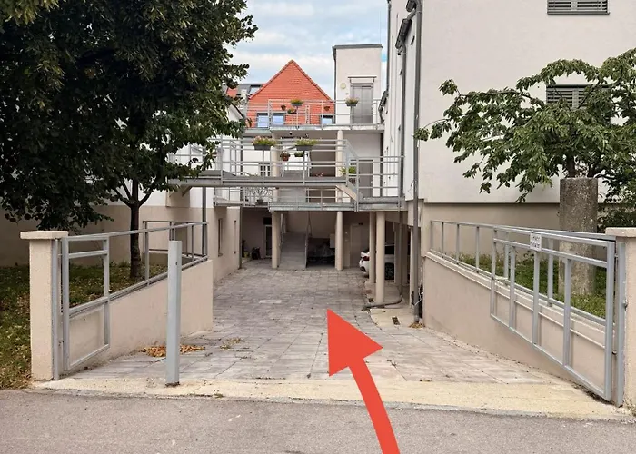 Iconic Historic 3br - Balcony, Wifi & Netflix *